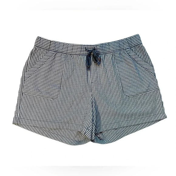 NWT Lane Bryant Mid-Rise Striped Shorts - Picture 1 of 3
